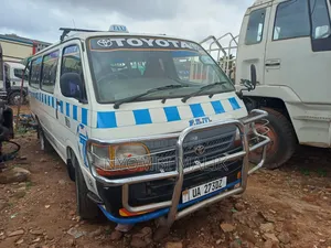Toyota HiAce 2000 White