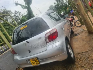 Toyota Vitz 2003 Silver