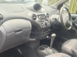 Toyota Vitz 2003 Silver