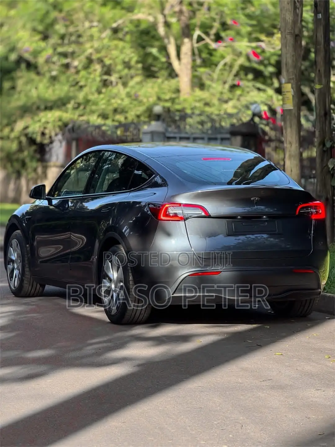Tesla Model Y 2022 Gray