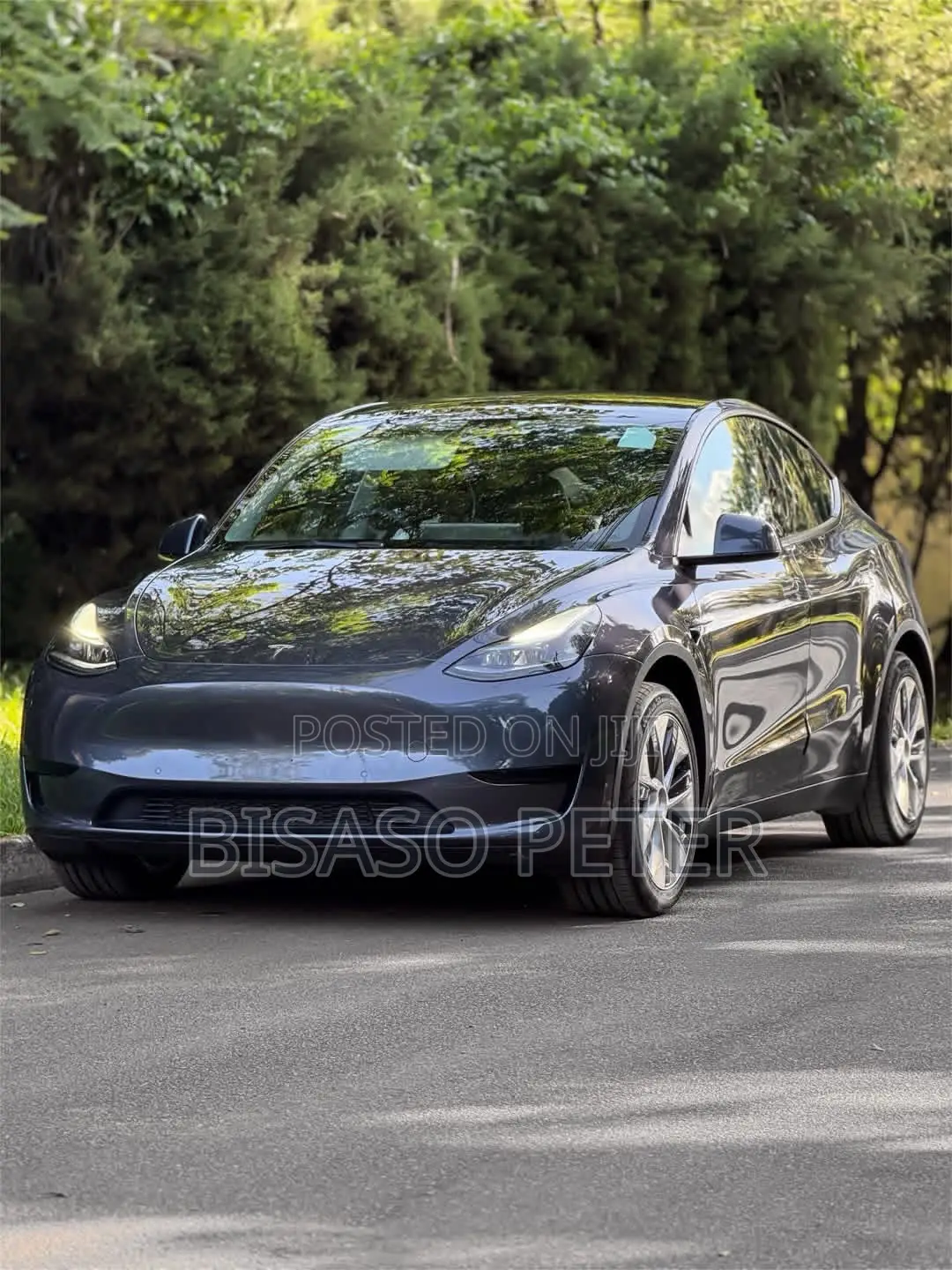Tesla Model Y 2022 Gray