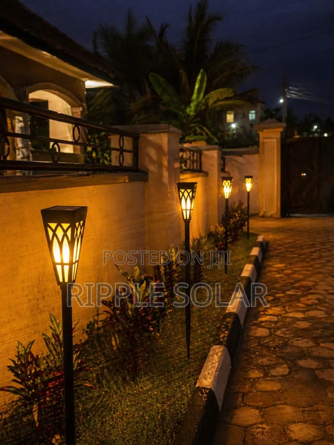 3W Solar Garden Lantern – Flickering Flame Light