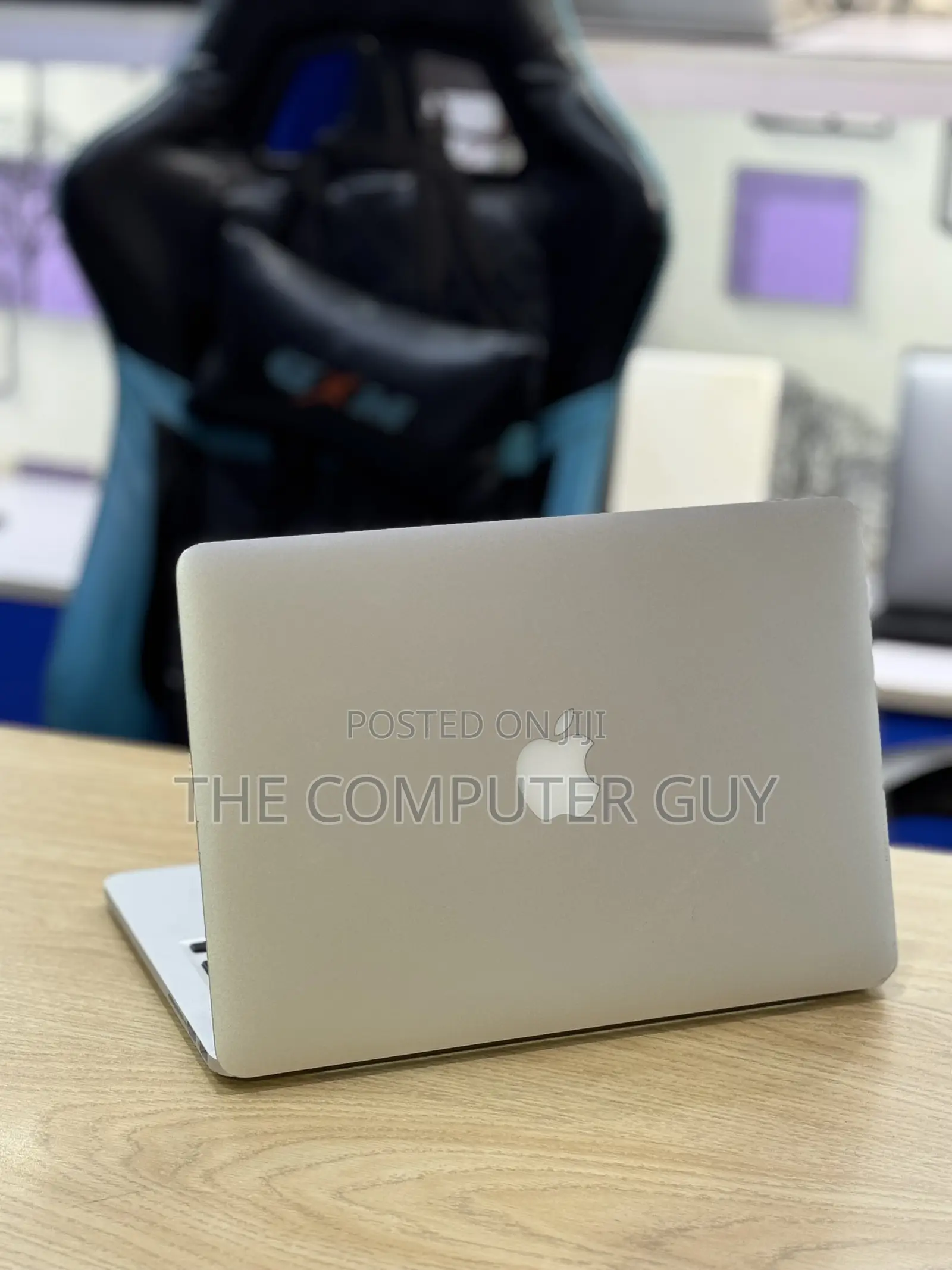 New Laptop Apple MacBook Pro 8GB Intel Core i5 SSD 256GB