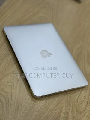 New Laptop Apple MacBook Pro 8GB Intel Core i5 SSD 256GB