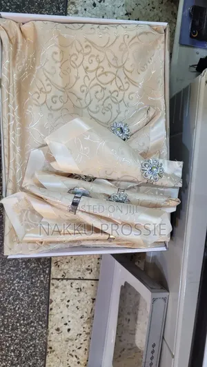 Table Cloth With Napkins
