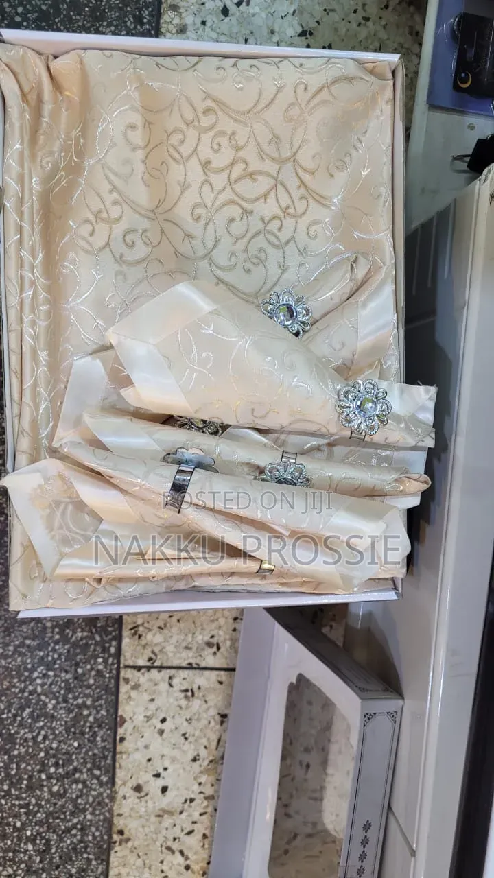 Table Cloth With Napkins
