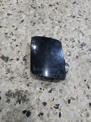 Rav4 2008 Bumper Cover / Tow Hook