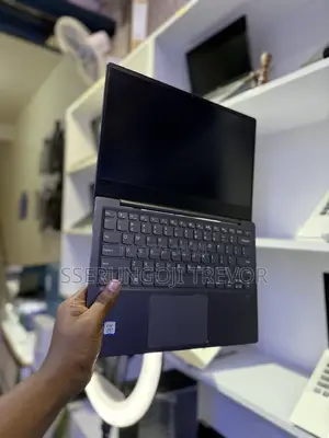 Laptop Lenovo Ideapad 3 8GB Intel Core i5 SSHD+SSD 256GB