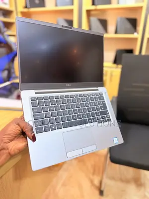 Laptop Dell Latitude 7400 8GB Intel Core i5 SSHD (Hybrid) 256GB