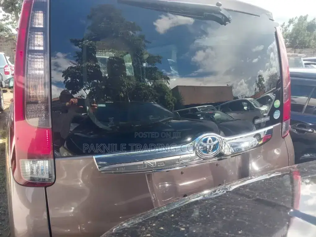 Toyota Noah 2014 Brown