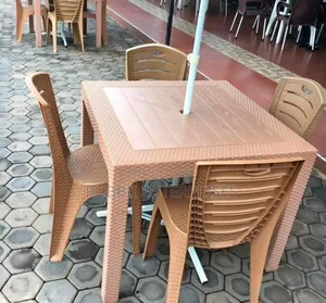 Square Outdoor Table + 4 Chairs