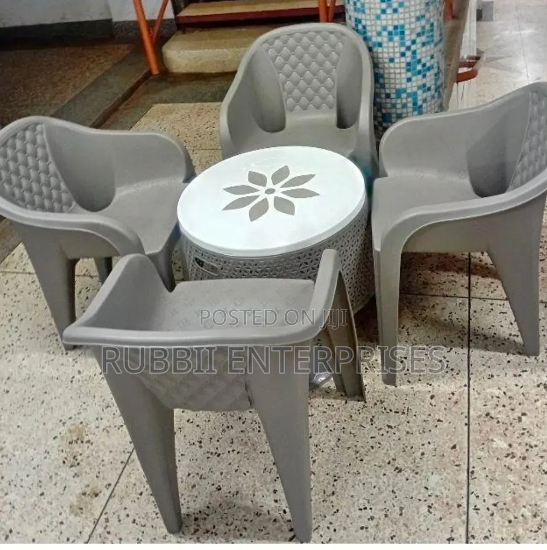 Short Round Table + 4 Seats