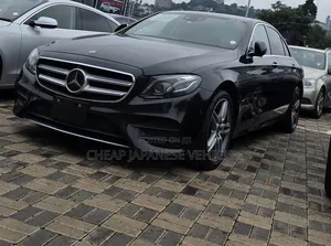 Mercedes-Benz E220 2017 Black