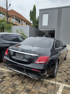 Mercedes-Benz E220 2017 Black