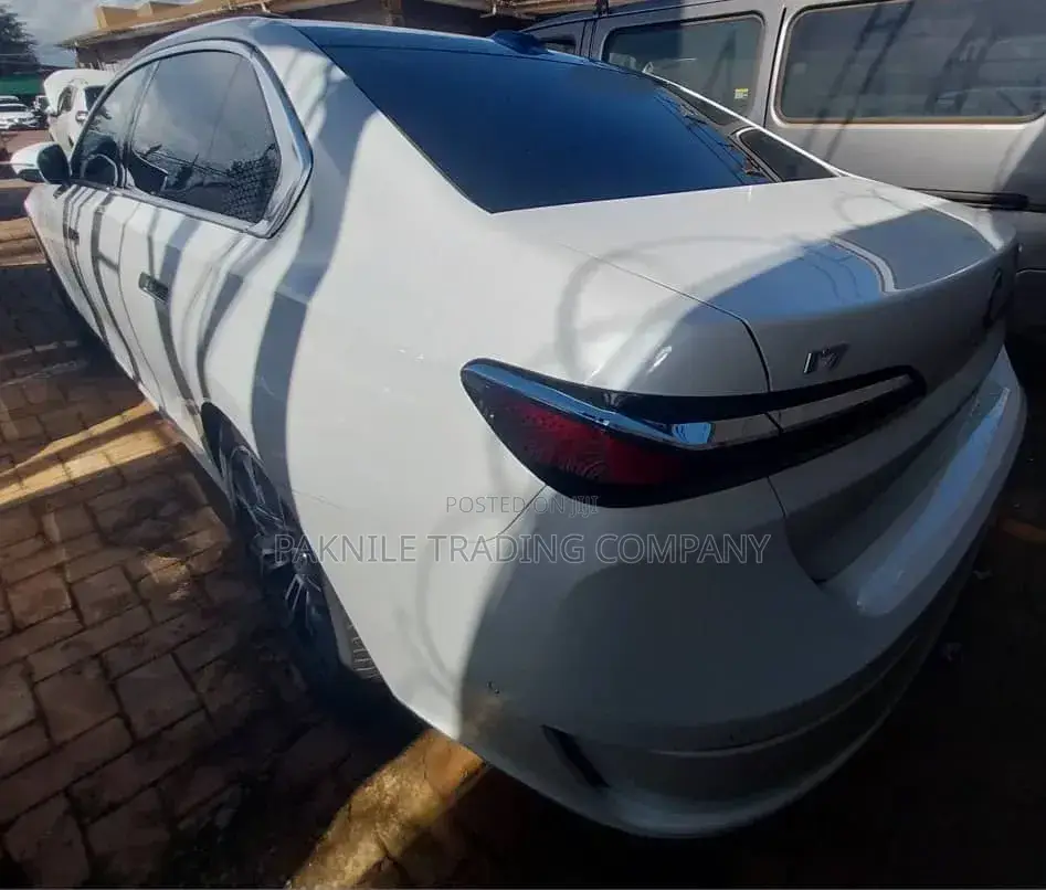 BMW i7 2024 White