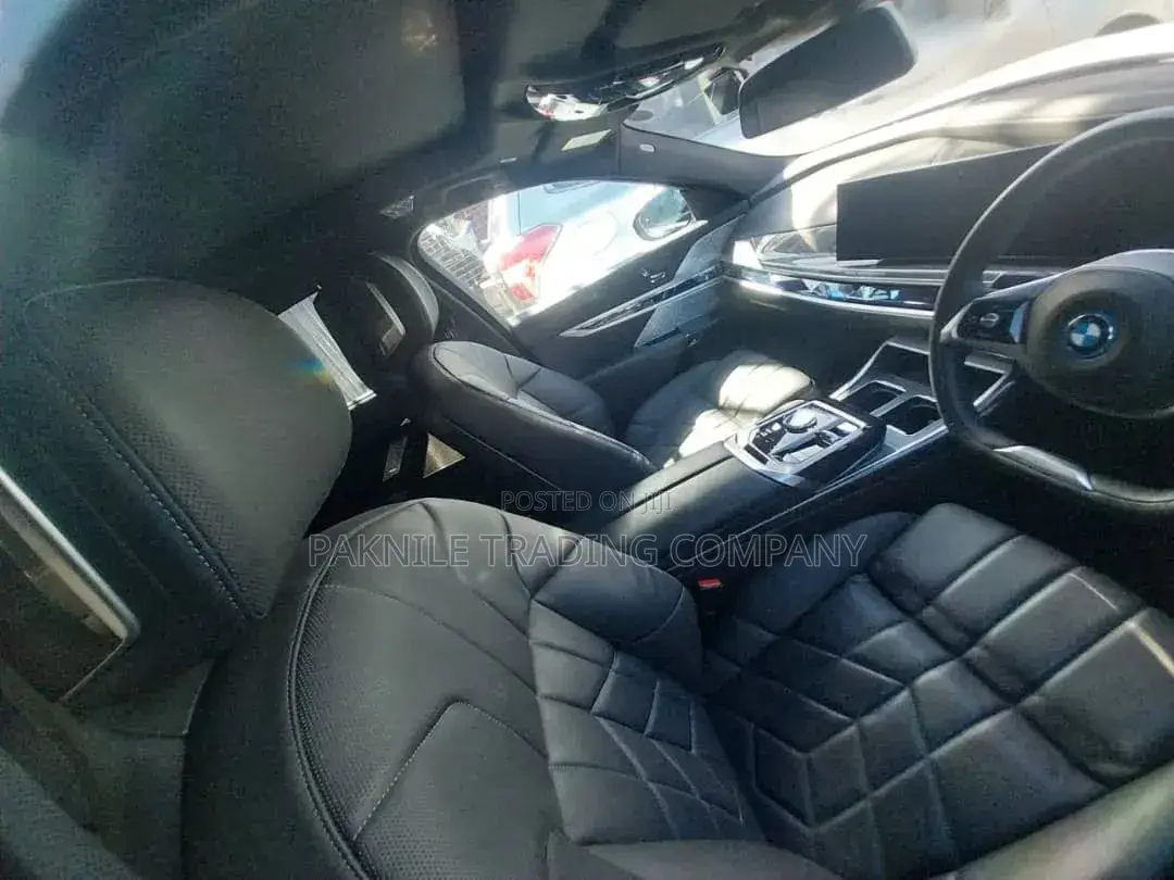 BMW i7 2024 White