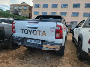 Toyota Hilux 2020 White