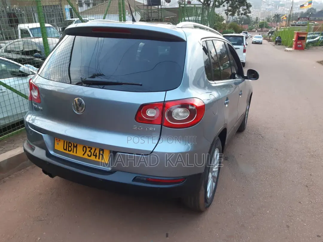 Volkswagen Tiguan 2010 Gray
