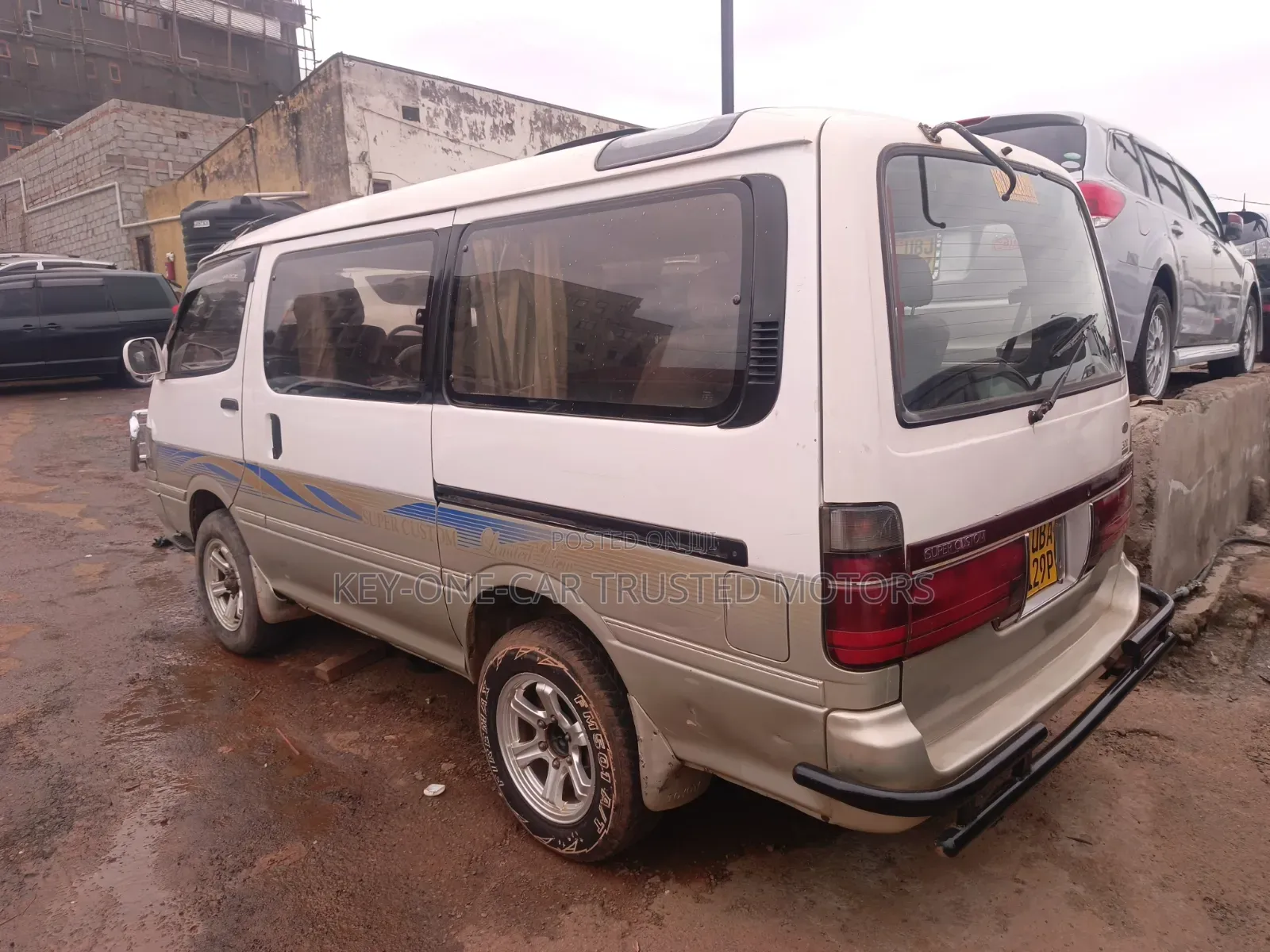 Toyota HiAce 2000 Grey