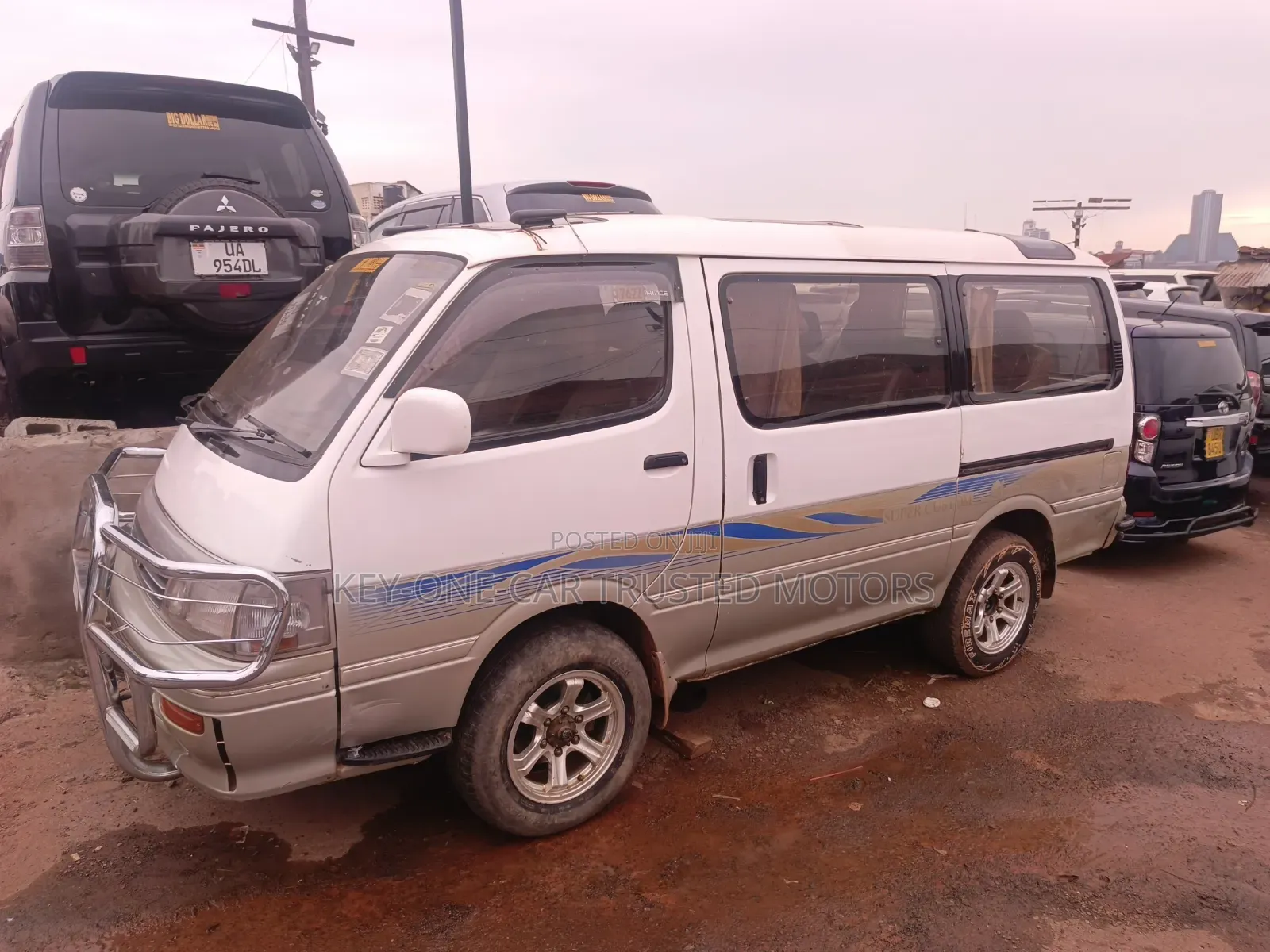 Toyota HiAce 2000 Grey