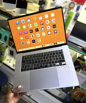New Laptop Apple MacBook Pro 16GB Intel Core i9 SSD 1T