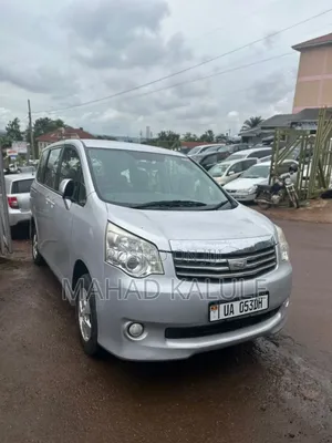 Toyota Noah 2010 Silver
