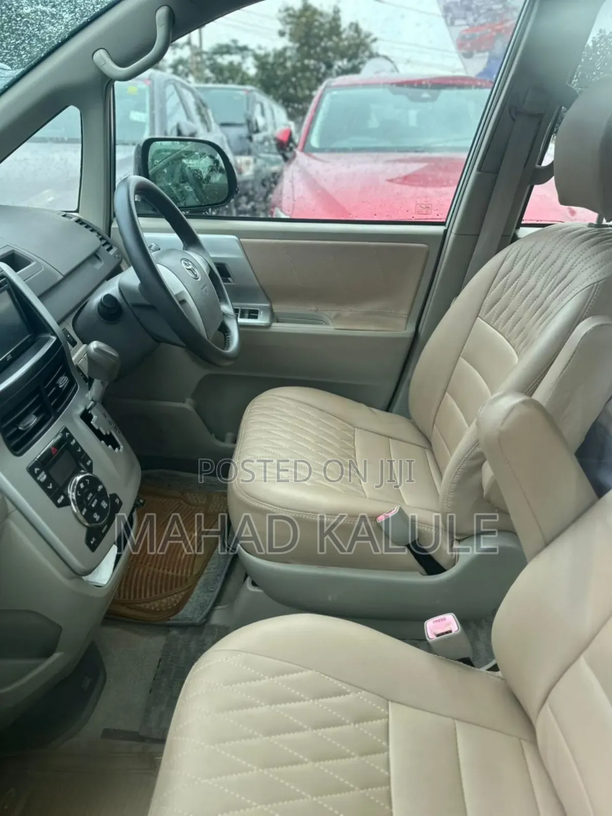 Toyota Noah 2010 Silver