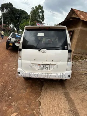 Toyota Noah 2005 White