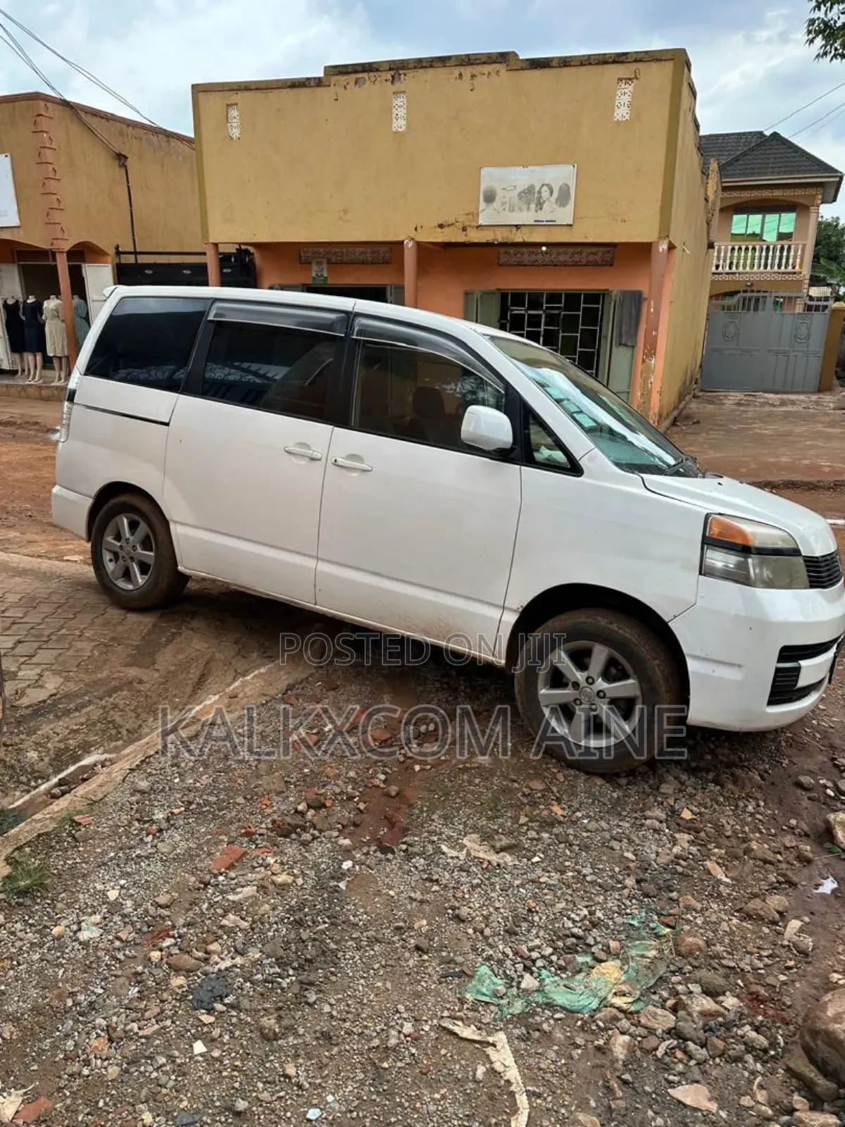 Toyota Noah 2005 White