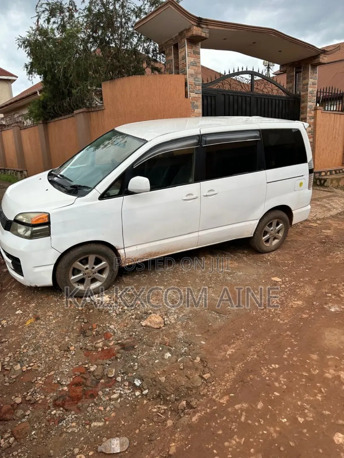 Toyota Noah 2005 White