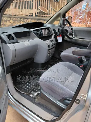 Toyota Noah 2005 White