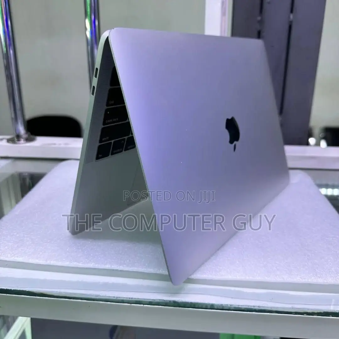New Laptop Apple MacBook Pro 2017 16GB Intel Core i7 SSD 512GB