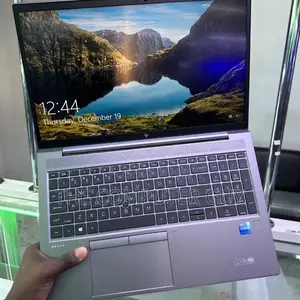 New Laptop HP ZBook Firefly 14 G7 16GB Intel Core i7 SSD 512GB