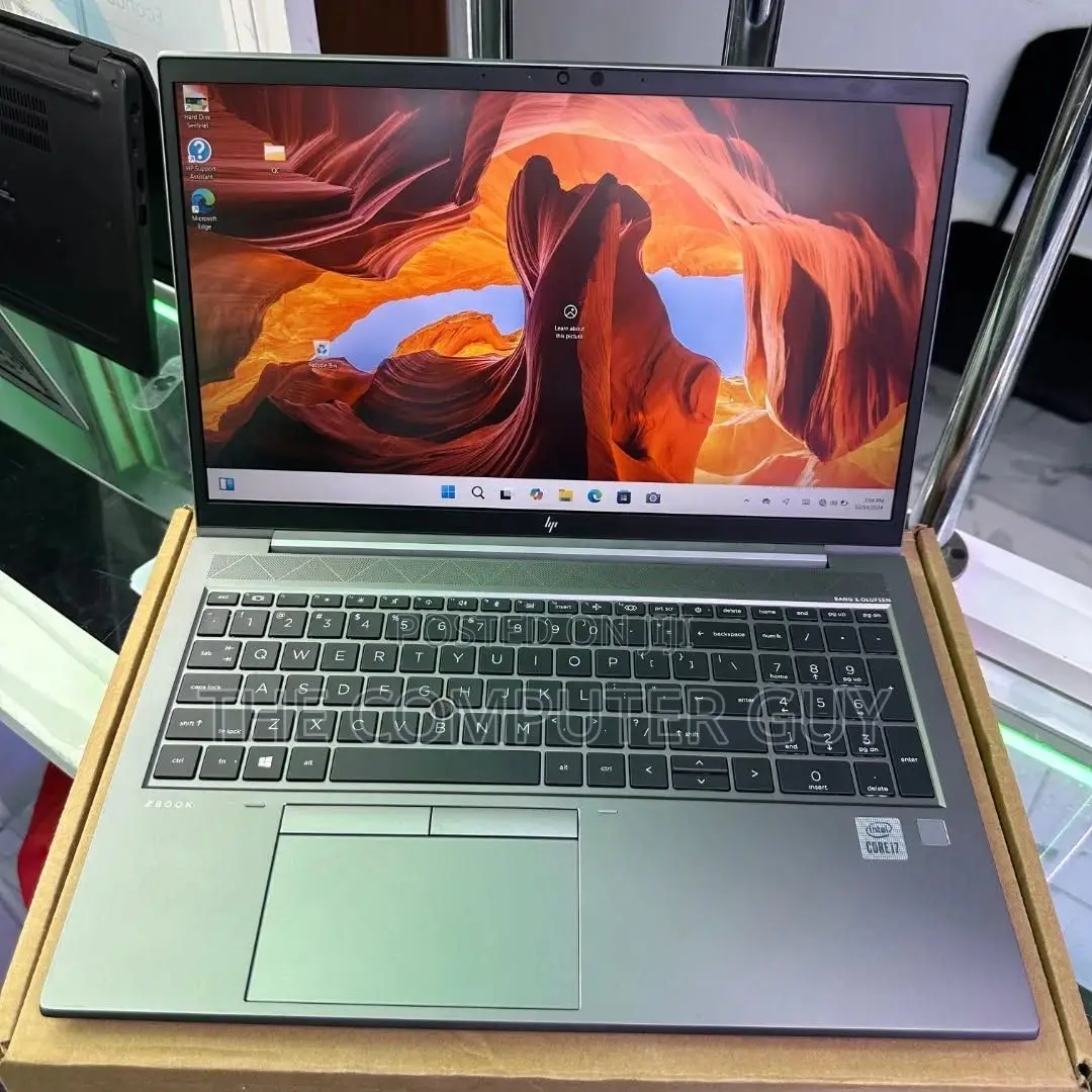 New Laptop HP ZBook Firefly 14 G7 16GB Intel Core i7 SSD 512GB