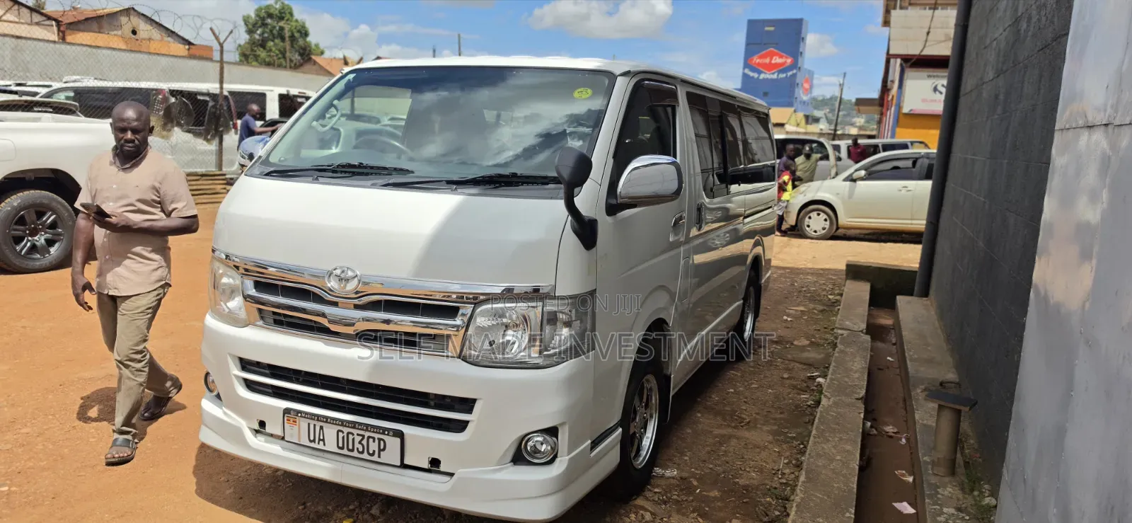 Toyota HiAce 2013 White