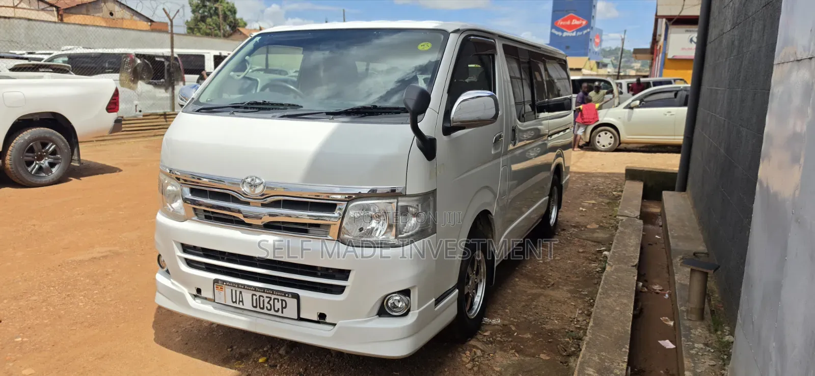 Toyota HiAce 2013 White