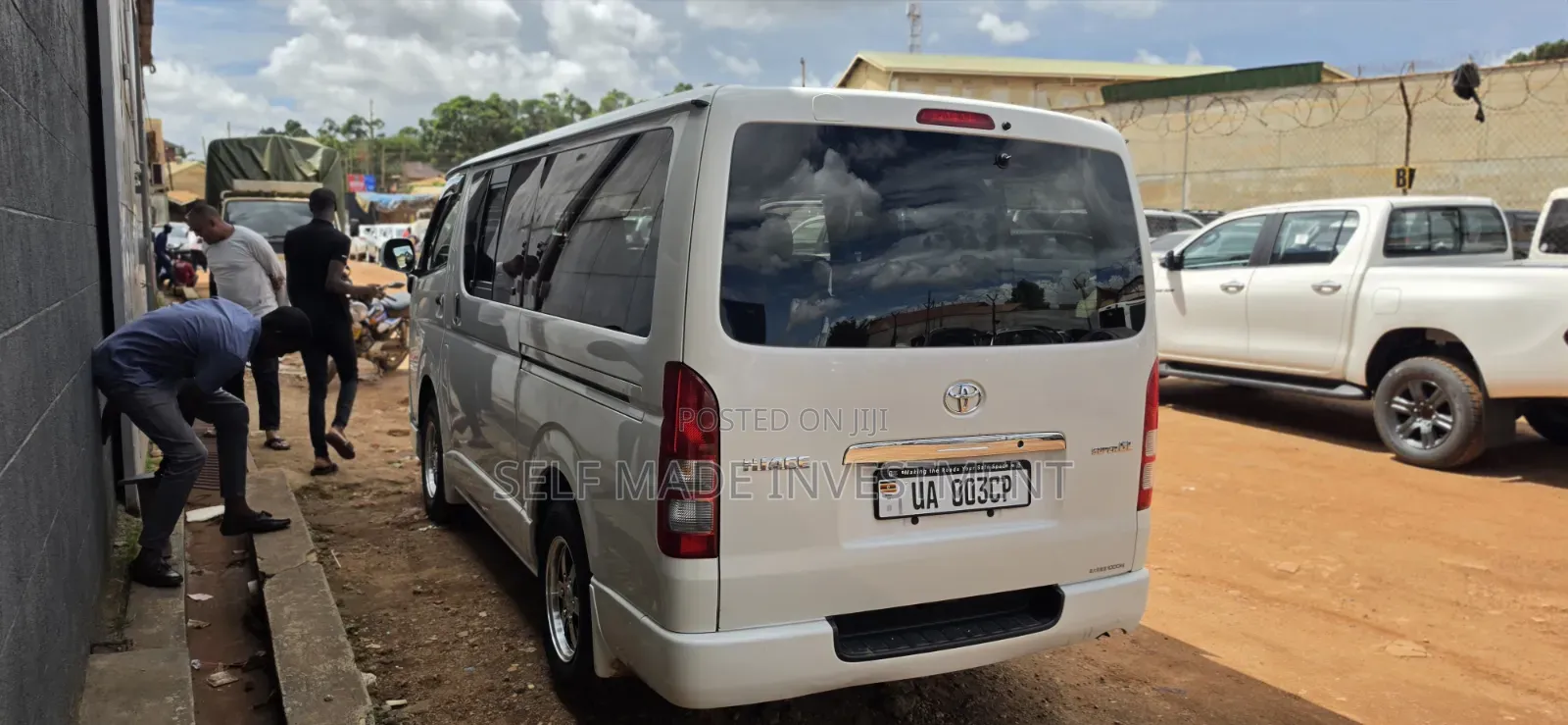 Toyota HiAce 2013 White