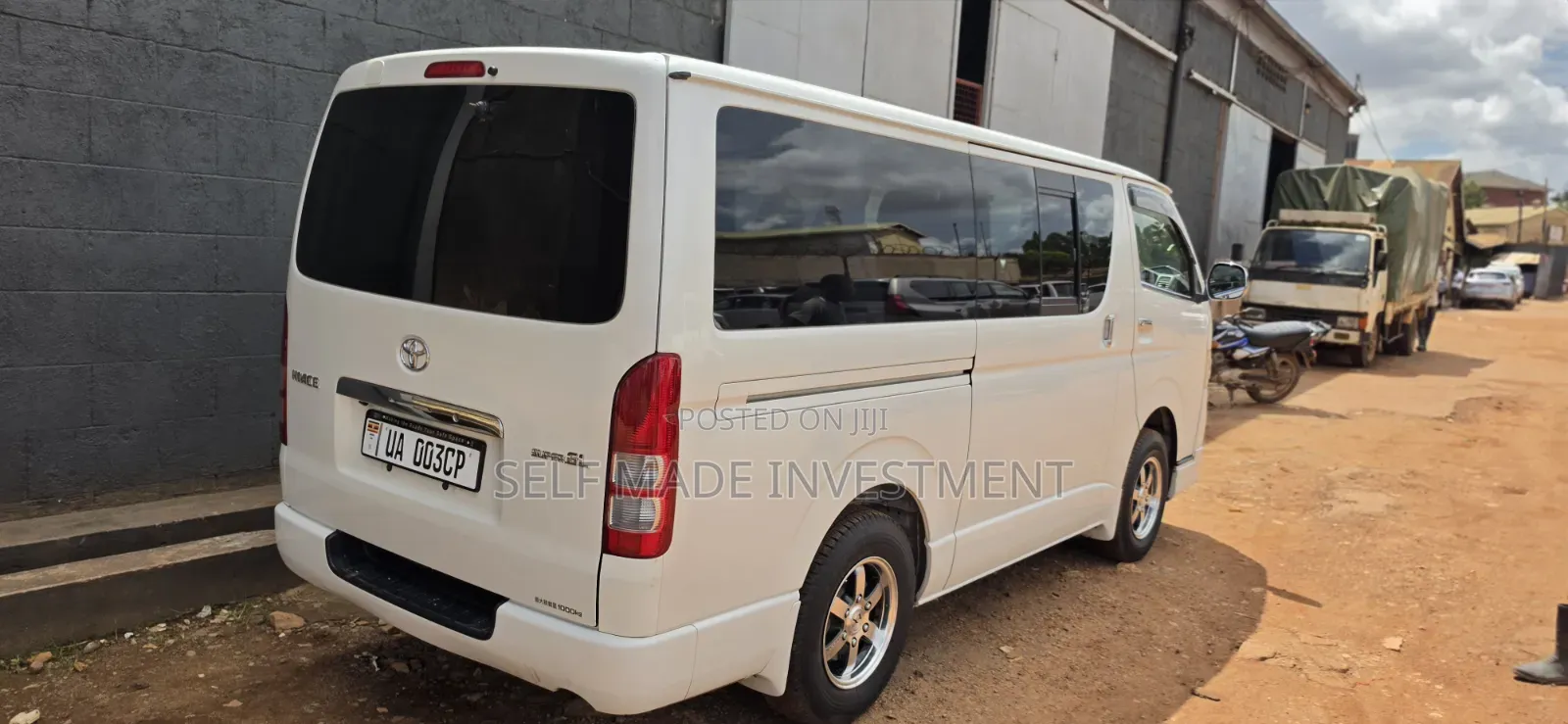 Toyota HiAce 2013 White