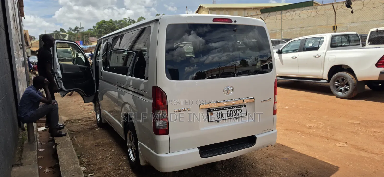 Toyota HiAce 2013 White