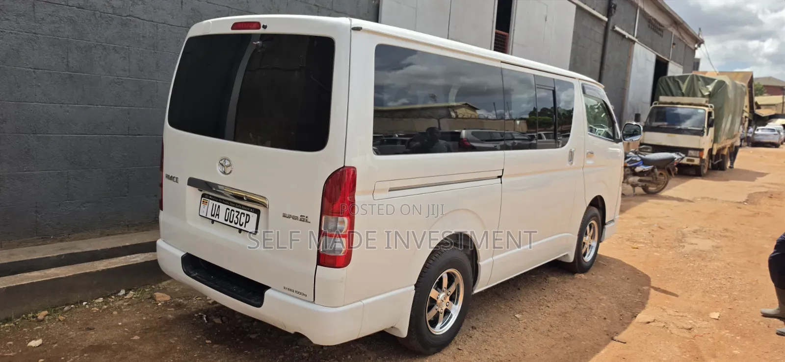Toyota HiAce 2013 White