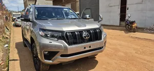 Toyota Land Cruiser Prado 2023 Gold