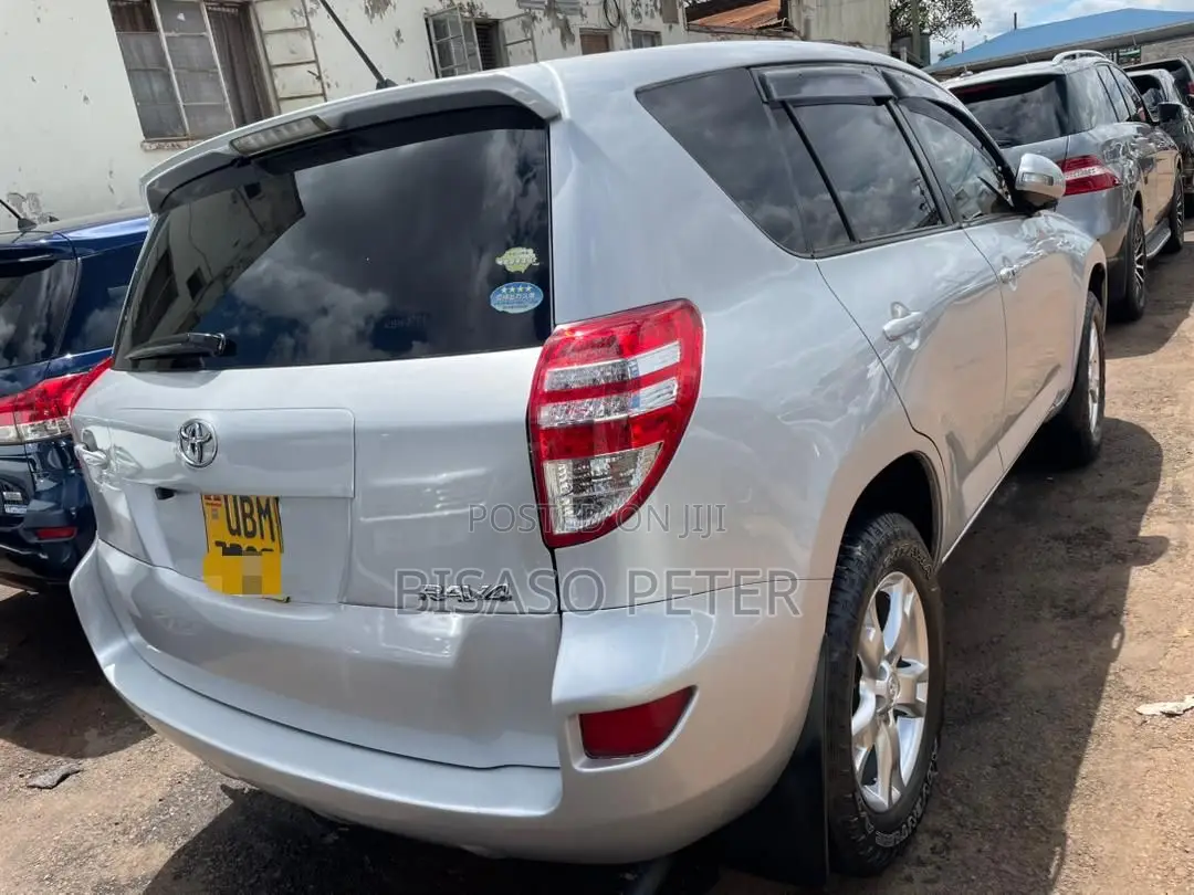 Toyota RAV4 2.5 2010 Silver