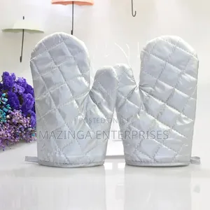 1pair of Silver Quilted Oven Mitts to Protect Hands From Heat