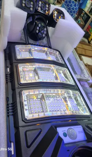 Ai Solar Camera + Lighting 2 in 1/3lens Solar Camera With 450w Panel