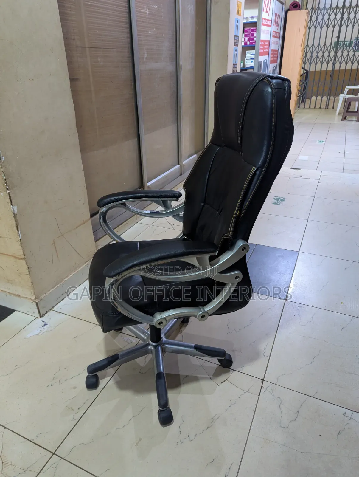 Second Hand Office Chair, Swivelling and Movable