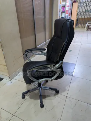 Second Hand Office Chair, Swivelling and Movable