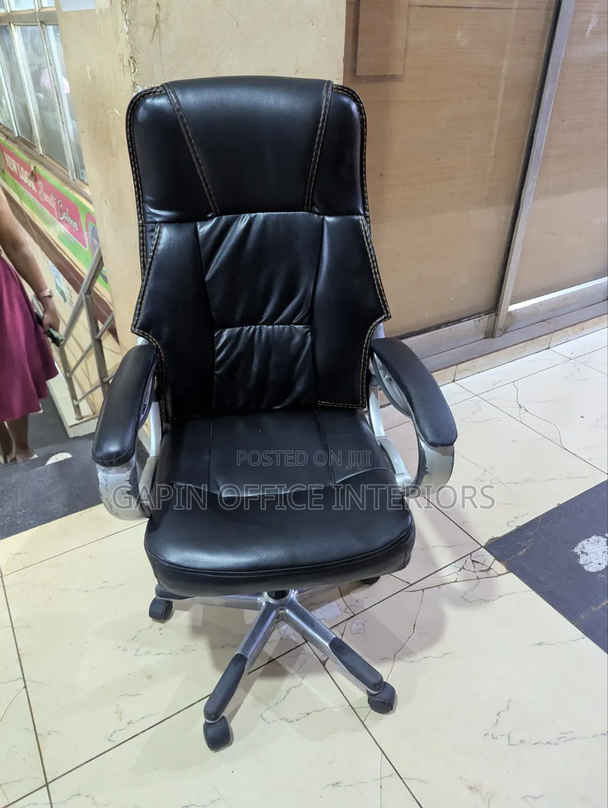 Second Hand Office Chair, Swivelling and Movable