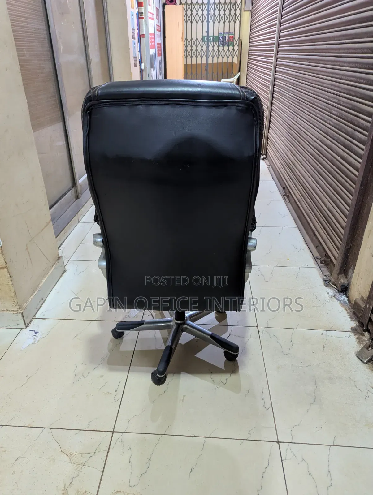 Second Hand Office Chair, Swivelling and Movable