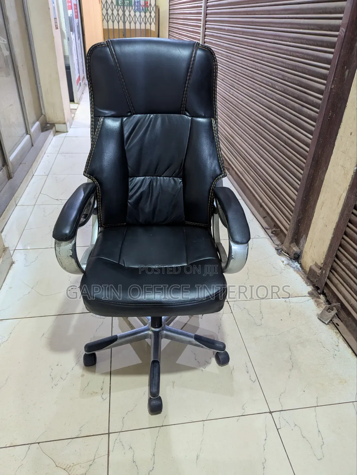 Second Hand Office Chair, Swivelling and Movable