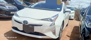 Toyota Prius 2017 White